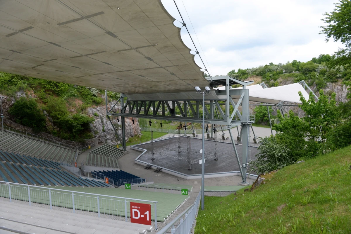 "Koncert Polskiej Piosenki" zorganizuje wspólnie z Telewizją Polską samorząd Kielc - poinformował wiceprezydent miasta Andrzej Sygut. Impreza ma się odbyć 10 czerwca w amfiteatrze na Kadzielni. Sygut podkreślił, że nie będzie to "festiwal, a koncert". Do podpisania umowy ma dojść w przyszłym tygodniu.