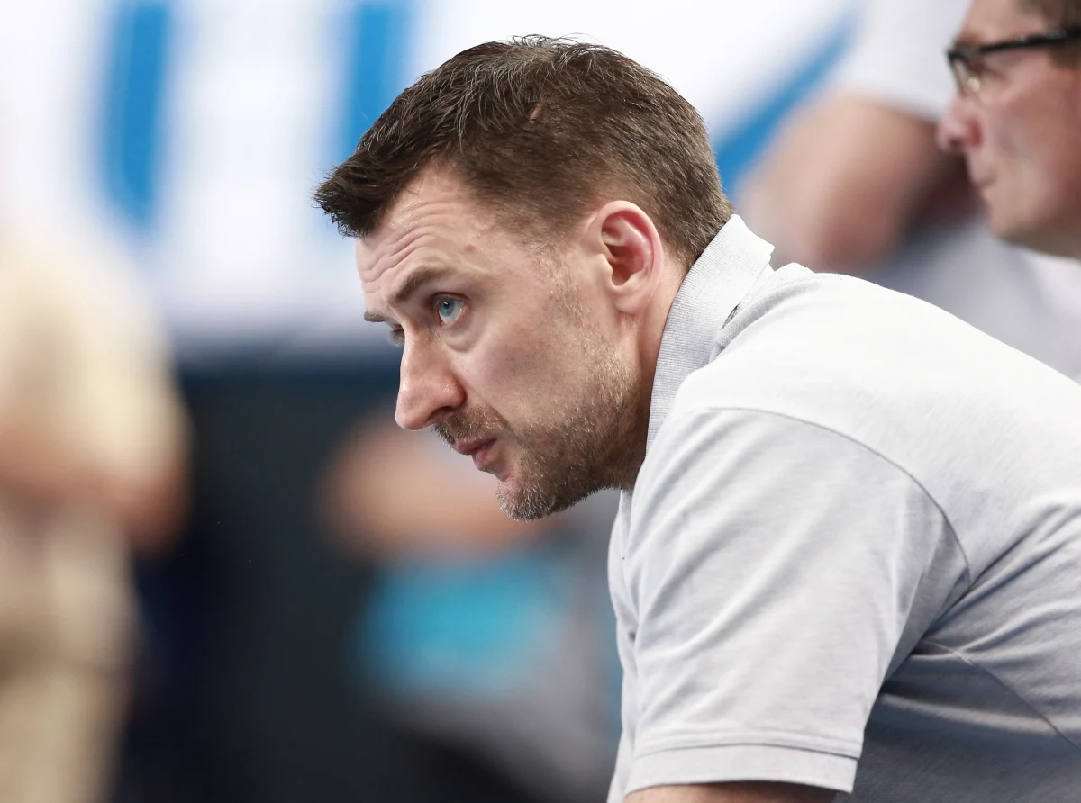 Nowy selekcjoner reprezentacji Polski piłkarzy ręcznych rozesłał pierwsze powołania przed czerwcowym zgrupowaniem w Cetniewie. Wśród dziewiętnastu wybranych przez niego graczy brakuje jednak sportowych gwiazd: Michała Jureckiego, Karola Bieleckiego i Krzysztofa Lijewskiego.