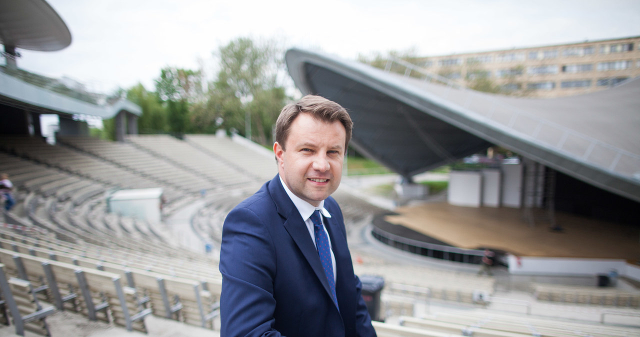 - Ze swoim pomysłem na organizację koncertu w Kielcach zamiast festiwalu w Opolu TVP przypomina Titanica, który pędzi na spotkanie z górą lodową - powiedział prezydent Opola Arkadiusz Wiśniewski.