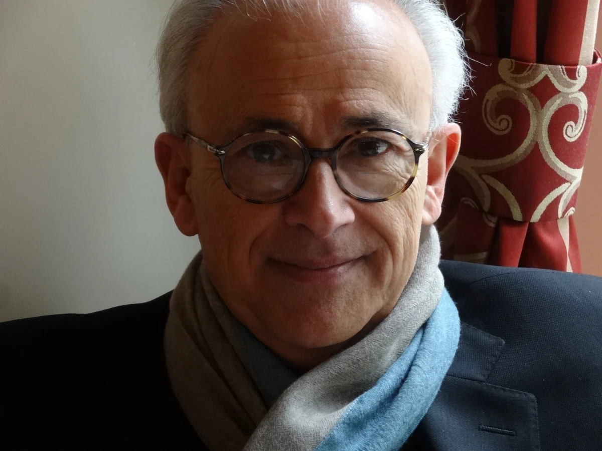 By przetrwać, ludzkość potrzebuje równowagi między emocjami i uczuciami a wiedzą – przekonuje w rozmowie z RMF FM profesor Antonio Damasio, gość trwającej w Krakowie czwartej edycji Copernicus Festival, poświęconej w tym roku emocjom. Profesor neuronauki, psychologii i filozofii na Uniwersytecie Południowej Kalifornii sceptycznie podchodzi do pomysłu miliardera Elona Muska, by łączyć nasz mózg z komputerem. Jego zdaniem, to atrakcyjne science-fiction, ale nie ma w tej chwili racji bytu. „Pieniędzy bym na to nie postawił” – deklaruje Damasio.