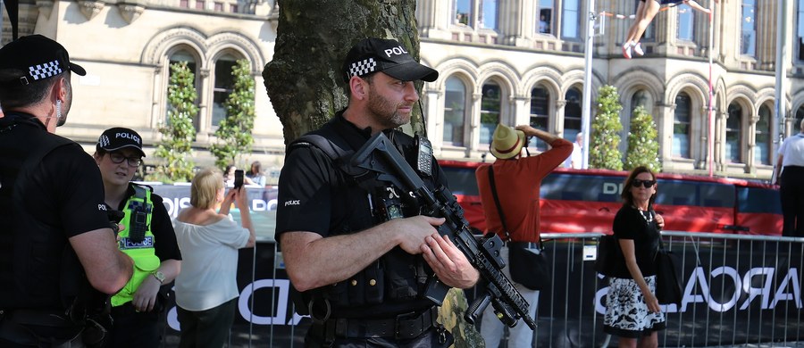 Brytyjska policja poinformowała, że "duża część" siatki terrorystycznej ujawnionej w wyniku śledztwa wokół zamachu w Manchesterze została rozbita. Jednocześnie zapowiedziano kolejne zatrzymania w związku ze sprawą.