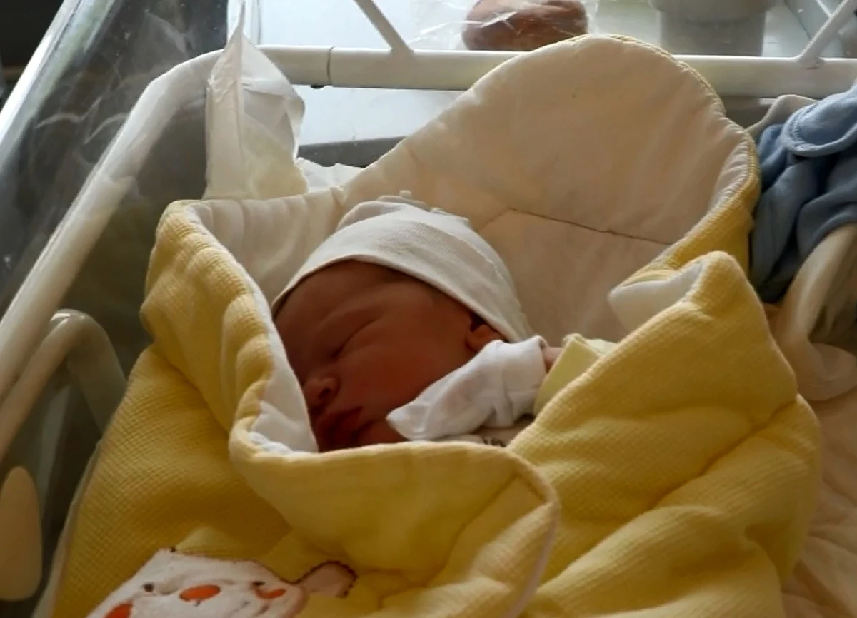 ​Dzień Matki świętuje w wyjątkowy sposób, bo punktualnie o godzinie 10:40 urodziła syna, którego imienia jeszcze nie zdradza. Pani Klaudia Kobylańska, pacjentka szpitala położniczo-ginekologicznego Ujastek w Krakowie, planuje teraz odpoczynek i nawiązanie zupełnie nowego kontaktu z dzieckiem.