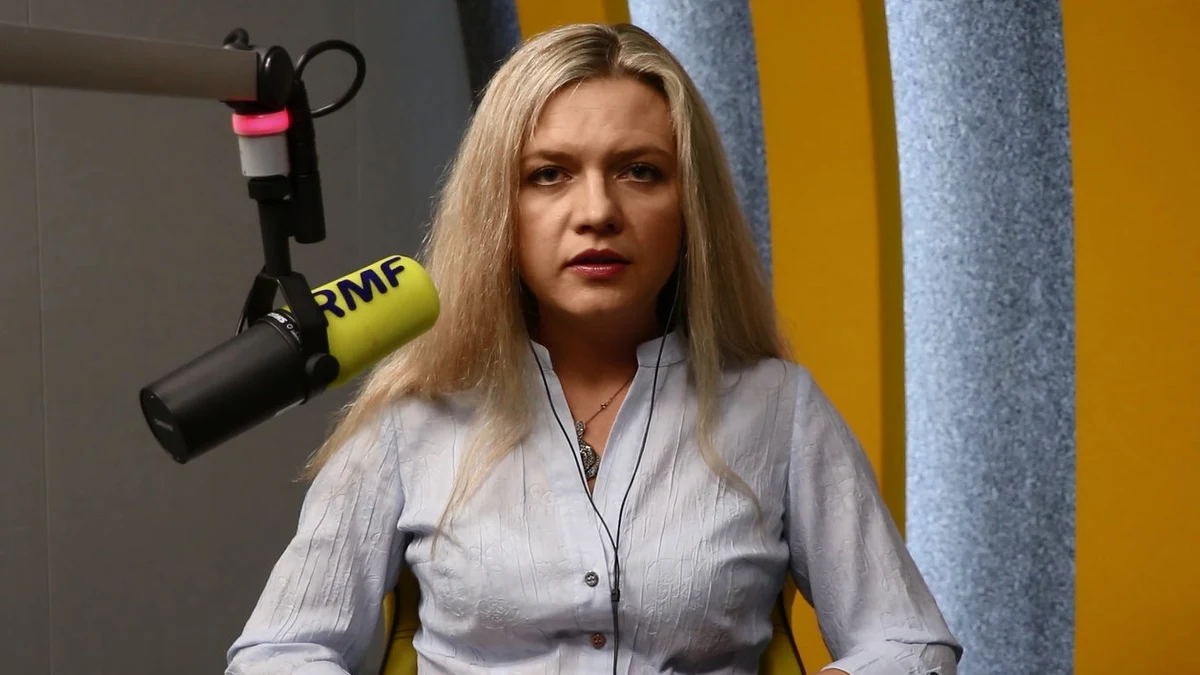 "Nie cofnę się nawet o krok. Będziemy z równą konsekwencją wykonywać dalsze czynności. Mogę sobie tylko wyobrazić, że czym będzie bliżej, czy to (przesłuchania) jednego pana Tuska, czy drugiego, atak na mnie i na komisję będzie jeszcze większy" - mówiła w RMF FM Gość Krzysztofa Ziemca Małgorzata Wassermann, szefowa sejmowej komisji śledczej ds. wyjaśnienia afery Amber Gold. Posłanka PiS była pytana m.in. o przesłuchanie Sławomira Nowaka, któremu zarzuca się brak kontrolowania spółki OLT Express, części piramidy finansowej. "Nie jestem w stanie z materiału dowodowego wyczytać, w jaki sposób pan minister zareagował pozytywnie lub w taki sposób, że można powiedzieć, że nie tylko sprawował nadzór, ale w jakikolwiek sposób przyczynił się do zaprzestania tej oszukańczej działalności" - stwierdziła. Zapowiedziała, że niezależnie od wyników prac śledczych skieruje do prokuratury doniesienie o popełnieniu przestępstwa przez byłego ministra. "Pod pana ministra Nowaka podlegało jeszcze przedsiębiorstwo Państwowe porty Lotnicze. Bezpośrednio. (…) Doszło to takiej sytuacji, że w miesiącu lipcu zaległość spółek OLT, i jednej, i drugiej, szła już w miliony złotych. (…) Jaki jest skutek? Milion 400 tysięcy złotych długu, który jest do pokrycia przez nas wszystkich, bo przecież jest to spółka państwowa" - podkreśliła. Na pytanie o to, czy prywatne linie lotnicze planowały przejęcie narodowego przewoźnika LOT, Wassermann odpowiedziała, że z zeznań świadków wynika, że "zamierzali udziały w (państwowej) spółce sprzedać". "Nie ukrywają, że również za granicą - wskazywali tutaj kierunek niemiecki" - dodała.