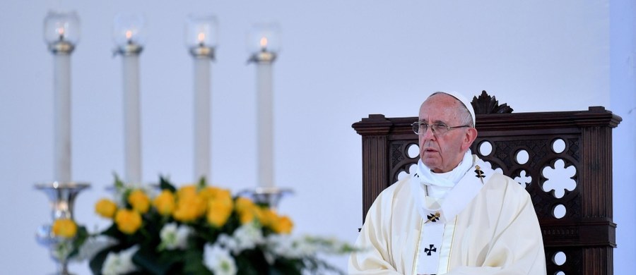 Papież Franciszek powiedział podczas mszy w Genui, że chrześcijanin nie jest "sprinterem", który "pędzi jak szalony", by być przed wszystkimi. "Jest pielgrzymem, misjonarzem, maratończykiem nadziei" - dodał w homilii.