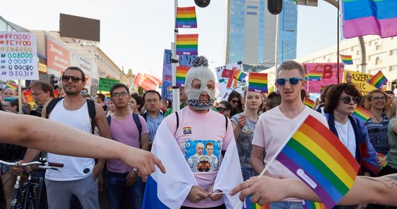 Główną aleją Gdańska przeszedł III Trójmiejski Marsz Równości. Wśród ponad 2 tys. uczestników maszerujących pod hasłem „Miłość nie wojna” znaleźli się m.in. prezydent Gdańska Paweł Adamowicz, miejscowi posłowie, radni Platformy Obywatelskiej oraz duchowni z Europejskiego Forum Chrześcijan LGBT.