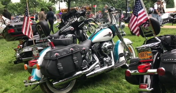 W ostatni weekend maja Waszyngton zamienia się w stolicę Harleyów. Zjeżdżają tu na motocyklach weterani wojenni z całych Stanów Zjednoczonych. W ten sposób oddają hołd kolegom, którzy nie powrócili z wojen. To już tradycja, że przez stolicę USA przetaczają się tysiące motocykli. W wydarzeniu biorą udział członkowie wielu klubów motocyklowych z całych Stanów Zjednoczonych.