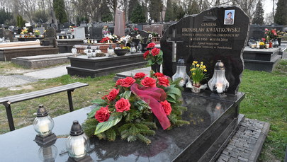 Katastrofa smoleńska: Szczątki ośmiu osób w trumnie generała Kwiatkowskiego