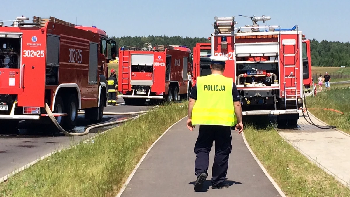 Dziewięć samochodów zderzyło się na autostradzie A2 na wysokości Baranowa między Wiskitkami a Grodziskiem Mazowieckim. Ze wstępnych informacji wynika, że poszkodowana jest jedna osoba.
