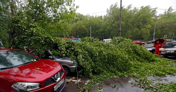 Co najmniej 11 osób zginęło, a 137 ucierpiało w Moskwie na skutek gwałtownej wichury, która rozpętała się po południu. Wiatr powalił setki drzew, zniszczone są linie energetyczne, dziesiątki samochodów.