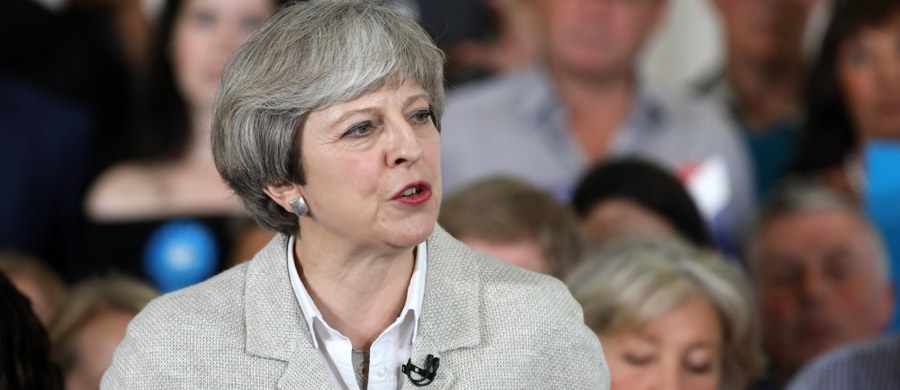 ​Brytyjska premier Theresa May przekonywała w poniedziałek, że jest najlepszą osobą do przeprowadzenia Wielkiej Brytanii przez proces wyjścia z Unii Europejskiej. Jak powtórzyła, "złe porozumienie ws. Brexitu jest gorsze od jego braku".