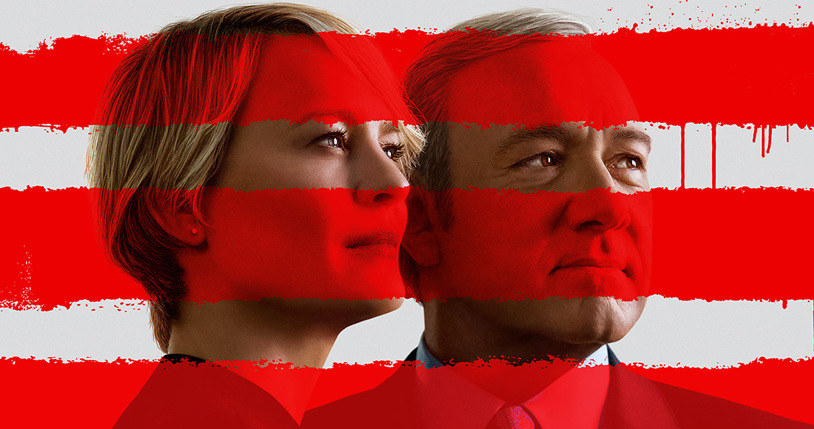 Najnowszy sezon "House of Cards" przypomina najlepsze odcinki pierwszej oraz drugiej serii. Nie tylko gwarantuje widzom dopracowany rozdział opowieści, nieoczekiwane zwroty akcji, jak i świat wielkiej polityki, ale również parę świetnie wyważonych humorystycznych scen. Zapraszamy do zapoznania się z przedpremierową recenzją piątego sezonu "House of Cards". 