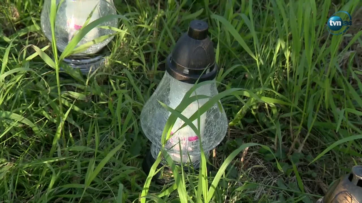 55-letnia kobieta zginęła potrącona przez samochód w Sobótce Nowej w woj. łódzkim. Kierowca uciekł z miejsca wypadku, nie udzieliwszy ofierze pomocy. Ranna kobieta leżała w rowie przez kilka godzin. Miała otwarte złamanie nogi i uraz głowy. Dopiero rano nieprzytomną znalazł ją mąż, który zaniepokojony jej nieobecnością, zaczął jej szukać. Wezwał karetkę, ale mimo reanimacji kobieta zmarła. Sprawca wypadku usłyszał już zarzuty. Nie przyznaje się do winy.