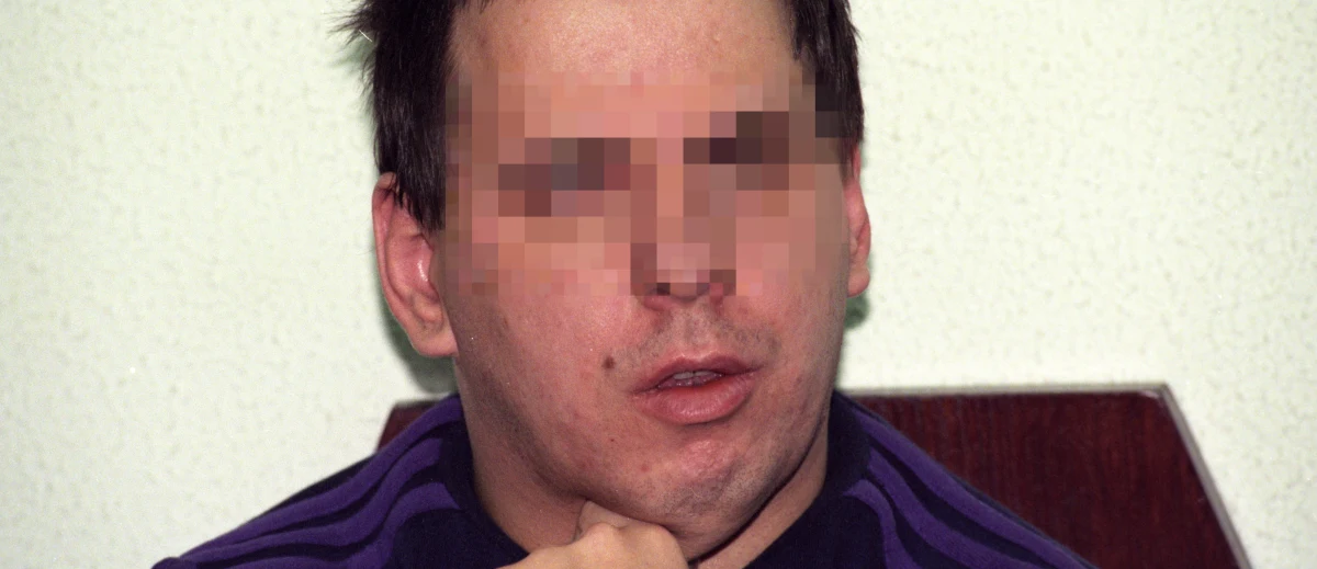 Nekrofil, który za wszelką cenę zabiegał o relacje z kobietami, postać samotnika, osoba o niskiej samoocenie z upośledzeniem intelektualnym, która nie umiała przewidzieć, że atak może zakończyć się śmiercią… Tak Leszka Pękalskiego ocenia psycholog kryminalny z Uniwersytetu SWPS Bogdan Lach. „Wampir z Bytowa” na wolność, po 25 latach spędzonych w więzieniu, wyjdzie w grudniu. Decyzję wymiaru sprawiedliwości mogą powstrzymać biegli, którzy od marca badają go w zamkniętym ośrodku w Gostyninie. Ich opinie poznamy we wtorek – 6 czerwca. Wtedy też dowiemy się, czy Pękalski resztę życia spędzi na wolności czy pod stałą opieką psychiatryczną. „Osoba, która ma ograniczone zdolności intelektualne, która posiada także skłonność do nadużywania alkoholu, która posiada taki wysoki popęd seksualny, nie powinna wrócić do społeczeństwa. Ona powinna przebywać w ośrodku, bo dla mnie tego typu osoby są jak tykające bomby, które chodzą, które w nagłych sytuacjach mogą wybuchnąć w dogodnych warunkach” – powiedział w rozmowie z RMF FM Bogdan Lach. Z psychologiem kryminalnym rozmawiała Ada Pałka.