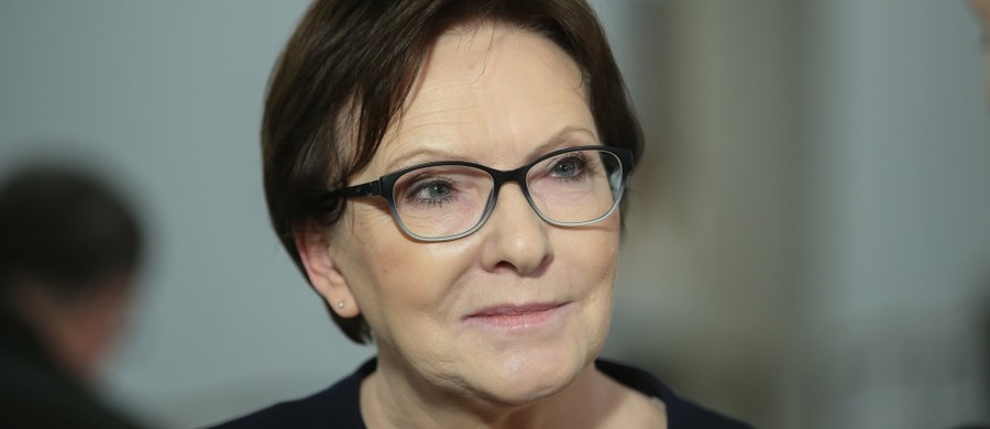 Była minister zdrowia Ewa Kopacz została wezwana na przesłuchanie w charakterze świadka, w śledztwie dotyczącym m.in. nieprzeprowadzenia sekcji zwłok ofiar katastrofy smoleńskiej - poinformowała we wtorek rzeczniczka Prokuratury Krajowej Ewa Bialik. W tej samej sprawie, w lipcu, prokuratorzy wezwali na przesłuchanie szefa Rady Europejskiej i byłego premiera Donalda Tuska. Przesłuchany został też były szef MSZ Radosław Sikorski.