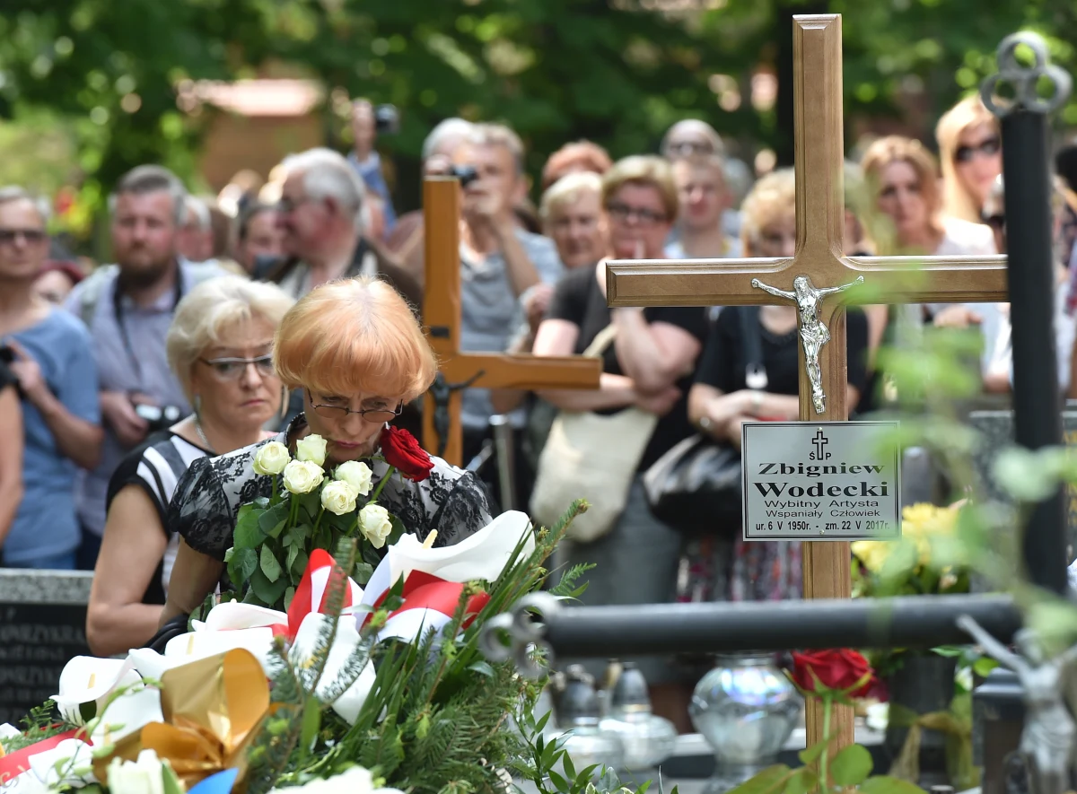 Z udziałem najbliższej rodziny, przyjaciół i wielu fanów w bazylice Mariackiej w Krakowie odbyły się uroczystości pogrzebowe Zbigniewa Wodeckiego. Artysta został pochowany w grobowcu rodzinnym na cmentarzu Rakowickim. Artysta zmarł 22 maja. Miał 67 lat.