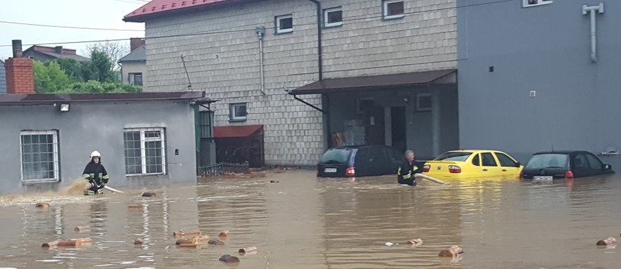 ​Ponad tysiąc interwencji strażaków po wczorajszych nawałnicach - to aktualne dane Rządowego Centrum Bezpieczeństwa. Skutki nawałnic były najbardziej odczuwalne na zachodzie i południu Polski.