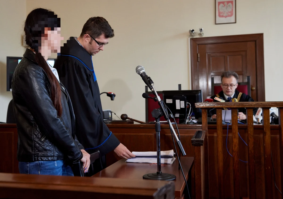 Mieszkanka Starogardu Gdańskiego, poszkodowana w aferze Amber Gold, nie dostanie od Skarbu Państwa odszkodowania z powodu poniesionych strat. Angelika M. domagała się 105 tysięcy złotych, a pozwane zostały w tej sprawie Prokuratura Rejonowa Gdańsk-Wrzeszcz i Prokuratura Okręgowa w Gdańsku: kobieta zarzuciła im opieszałość i nieprawidłowe działania podczas śledztw ws. parabanku. Mecenas reprezentujący poszkodowaną chce zachęcać ją do odwołania się od dzisiejszego wyroku sądu.