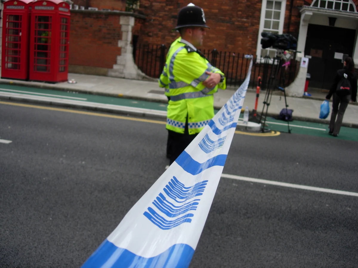 Więzień uciekł ze szpitala Salisbury w Wielkiej Brytanii. Jest uzbrojony w nóż i niebezpieczny – brytyjskie media ostrzegają przez 30-letnim Michałem K.