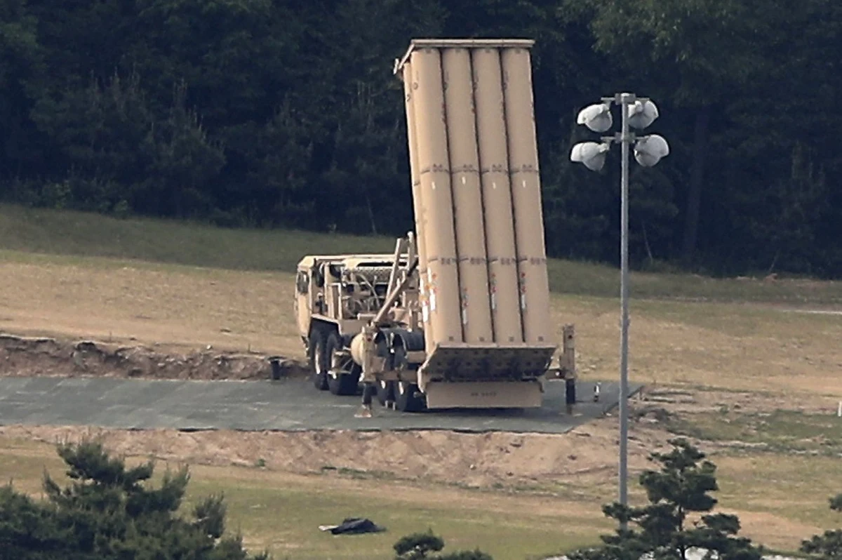 Południowokoreański pałac prezydencki poinformował w środę, że ministerstwo obrony zataiło przed prezydentem Mun Dze Inem wiadomość o sprowadzeniu do Korei Południowej czterech dodatkowych wyrzutni rakiet amerykańskiego systemu THAAD.