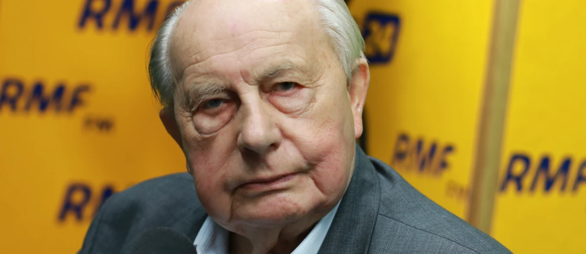 "Prezydent Andrzej Duda złamał konstytucję. Od początku tak uważałem. Dzisiejsze orzeczenie Sądu Najwyższego nie jest dla mnie niespodzianką. Złamanie konstytucji może pociągać odpowiedzialność przed Trybunałem Stanu" - powiedział w Popołudniowej rozmowie w RMF FM prof. Leszek Kubicki komentując rozstrzygnięcie Sądu Najwyższego, że prezydent nie mógł ułaskawić Mariusza Kamińskiego. Sędzia Sądu Najwyższego w stanie spoczynku dodał, że prezydent zastosował akt łaski w stosunku do osoby nieskazanej prawomocnym wyrokiem, czyli niewinnej. W marcu 2015 roku Sąd Rejonowy Warszawa-Śródmieście - jako sąd I instancji - skazał Mariusza Kamińskiego (byłego szefa CBA, obecnie ministra koordynatora służb specjalnych) i Macieja Wąsika (zastępcę Kamińskiego w CBA; obecnie zastępcę ministra) na trzy lata więzienia, m.in. za przekroczenie uprawnień i nielegalne działania operacyjne CBA. Na kary po dwa i pół roku skazano byłych dwóch członków kierownictwa CBA.