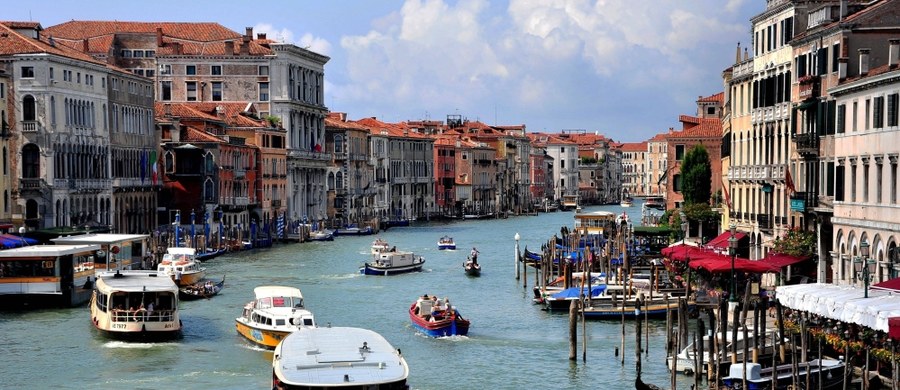 ​W Wenecji jest za dużo miejsc noclegowych w hotelach i pensjonatach - orzekły tamtejsze władze. Postanowiono zahamować stały, niekontrolowany rozwój bazy turystycznej w mieście, która już teraz pęka w szwach.