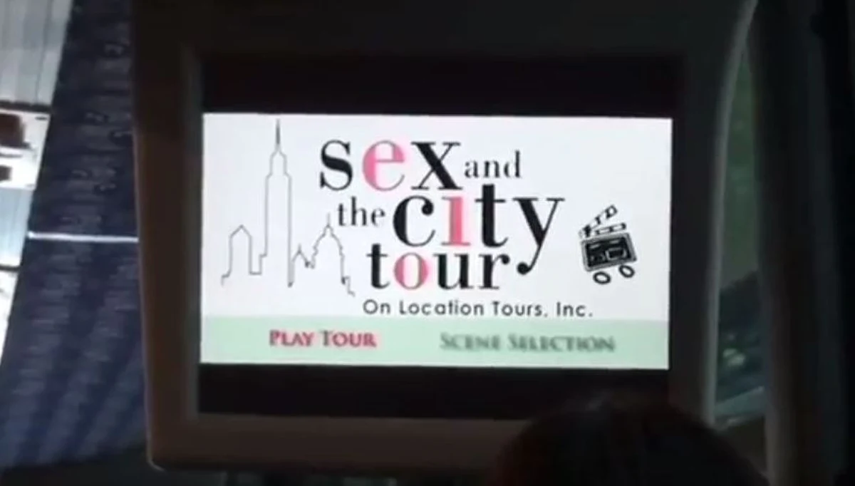 Trwa 3,5 godziny i kosztuje 49 dolarów. Organizatorzy zapewniają, że w tym czasie pokazywanych jest 40 lokalizacji, które posłużyły jako plan filmowy jednego z najpopularniejszych seriali na świecie. "Seks w wielkim mieście" -  serial, którego ostatni odcinek wyemitowano w USA w 2004 roku - nadal cieszy się taką sławą, że do dziś można odbyć po Manhattanie autokarową wycieczkę jego śladami.