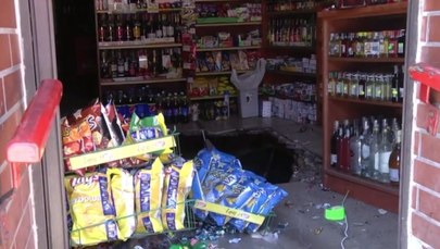 Świętochłowice: W sklepie zawaliła się podłoga. Kilka osób wpadło do piwnicy [FILM]