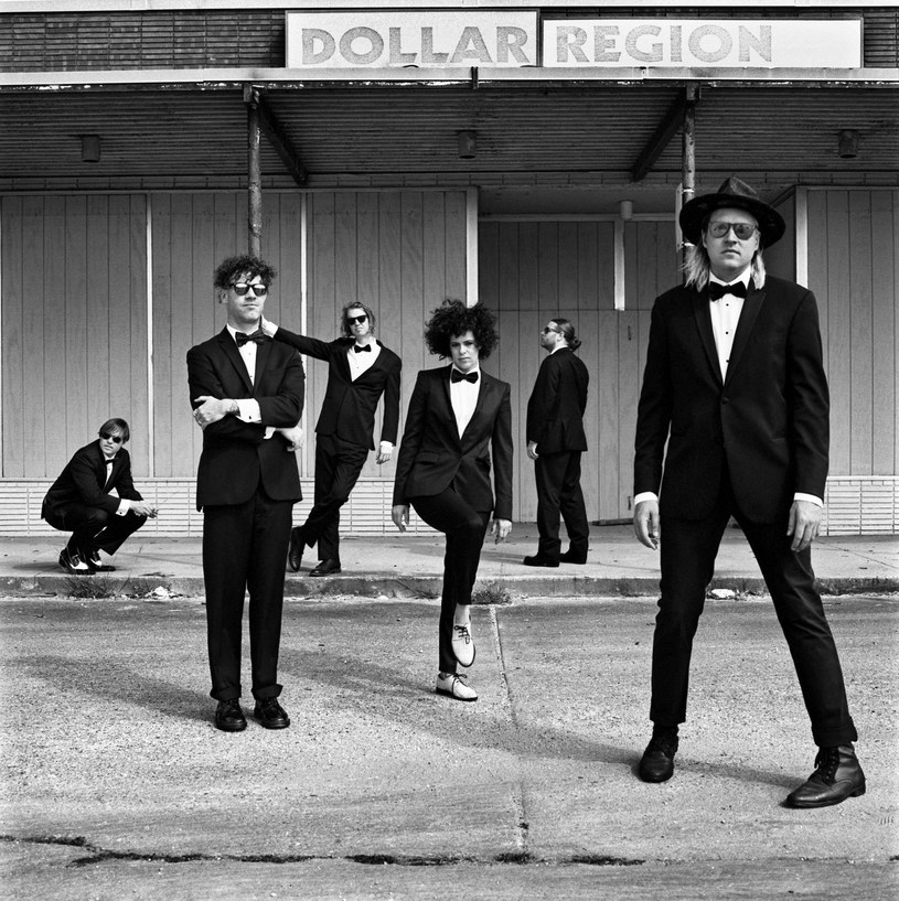 ​Grupa Arcade Fire wydała nowy singel "Everything Now". Utwór jest zapowiedzią piątego albumu studyjnego zespołu, który ukaże się 29 lipca.