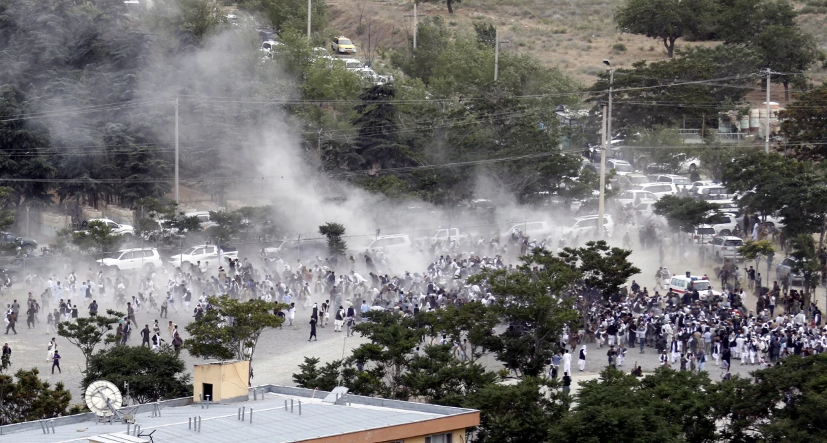Co najmniej 20 osób zginęło, 87 zostało rannych w trzech eksplozjach w Kabulu. Doszło do nich na pogrzebie syna wysokiego rangą polityka.