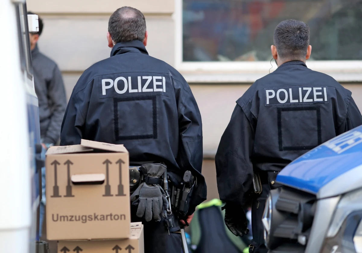 Pochodzący z Afganistanu imigrant zabił w ośrodku dla uchodźców w Bawarii pięcioletnie dziecko, zadając mu kilka ciosów nożem. Policja zastrzeliła napastnika. Ciężko ranna matka dziecka przeżyła - podała w niedzielę agencja dpa.