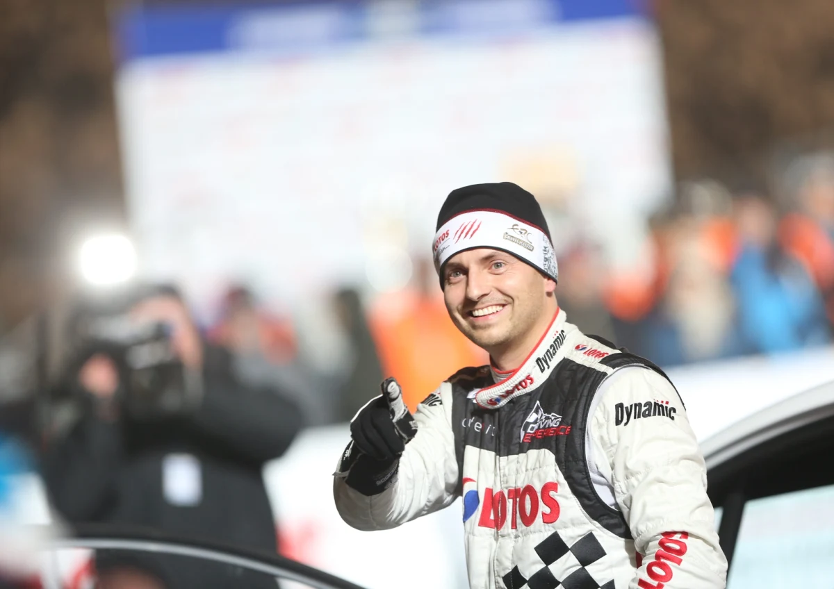 Kajetan Kajetanowicz z pilotem Jarosławem Baranem (Ford Fiesta R5) wygrali Rajd Akropolu, trzecią rundę samochodowych mistrzostw Europy. Broniąca tytułu polska załoga po raz drugi była najszybsza w tej prestiżowej imprezie, poprzednio w 2015 roku.