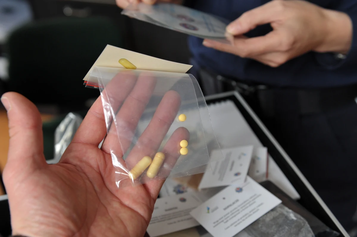 Troje nastolatków z Bielawy na Dolnym Śląsku trafiło do szpitala. Prawdopodobnie powodem były zażyte dopalacze. W niedzielę znaleziono ich nieprzytomnych na ulicy w centrum miasta. 