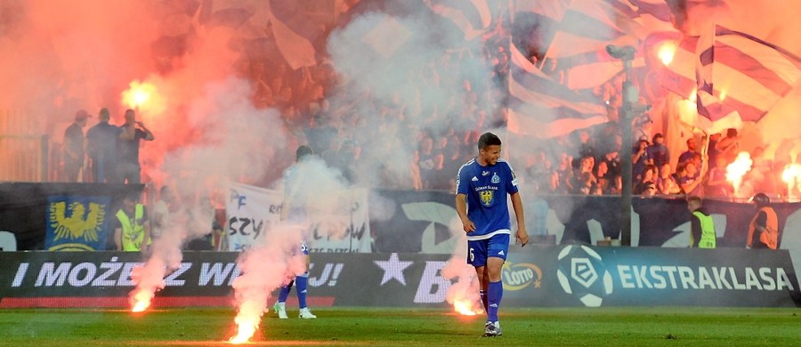 Są pierwsze sądowe wyroki po piątkowych zajściach na stadionie Ruchu w Chorzowie. Policja zatrzymała w tej sprawie 10 osób. Zapowiada, że to nie koniec.