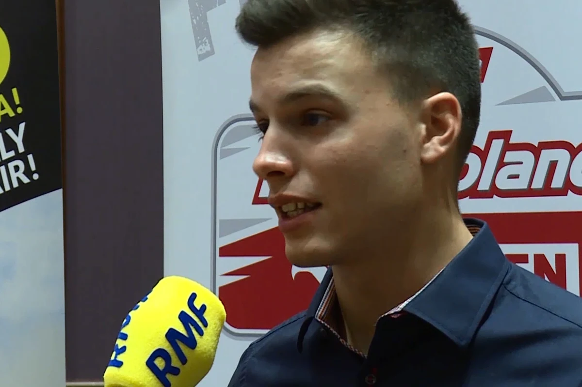 Załoga Hubert Ptaszek i Maciej Szczepaniak przygotowuje się już do kolejnej edycji Rajdu Polski. Ptaszek w tegorocznym cyklu mistrzostw świata ściga się w cyklu WRC2. W rozmowie z RMF FM młody kierowca opowiedział między innymi o swoich przygotowaniach do startu w Mikołajkach, czy też o relacji łączącej go z jego pilotem. Tegoroczny ORLEN 74. Rajd Polski zostanie rozegrany w dniach 29 czerwca – 2 lipca. 