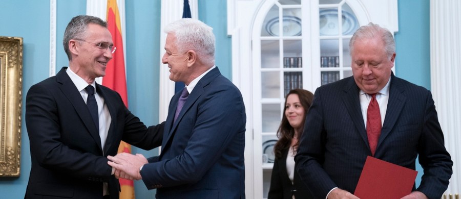 ​Wraz ze złożeniem przez szefa dyplomacji Czarnogóry Srdjana Darmanovicia w Departamencie Stanu w Waszyngtonie instrumentów akcesyjnych kraj ten stał się 29. członkiem Sojuszu Północnoatlantyckiego. W skromnej ceremonii udział wziął premier Duszko Marković.