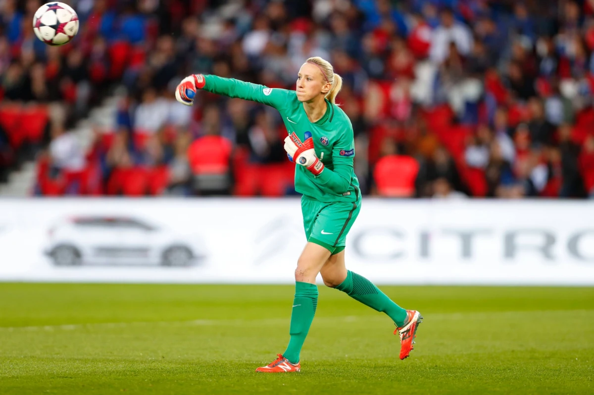 ​Bramkarka Paris St. Germain i reprezentacji Polski Katarzyna Kiedrzynek została wybrana przez ekspertów UEFA do osiemnastoosobowej drużyny sezonu Ligi Mistrzów kobiet. Jej zespół w finale przegrał z Olympique Lyon po rzutach karnych.