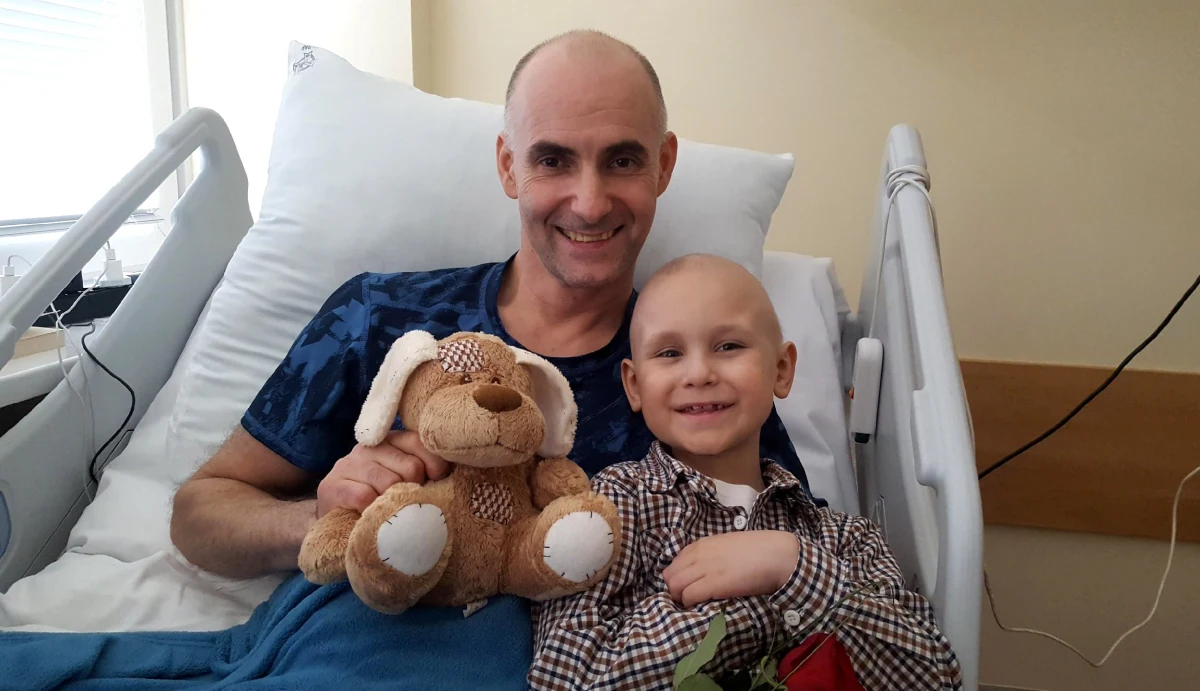 Tomasz Gollob spotkał się w bydgoskim szpitalu z siedmioletnim Michałem, który choruje na rozległy nowotwór tkanek miękkich. Chłopiec marzył o tym, żeby poznać żużlowego mistrza. Sportowiec zgodził się natychmiast.