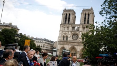 Paryż: Strzały przed katedrą Notre Dame. Napastnik krzyczał: "To za Syrię"