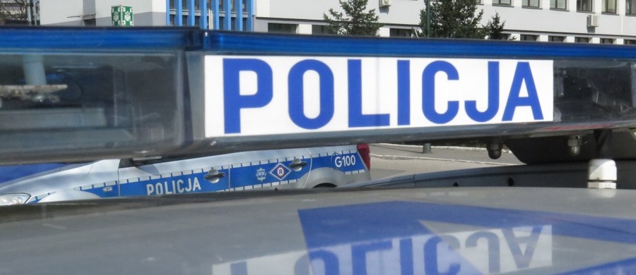 Krakowscy policjanci przesłuchali 16-latka, którego w sobotę w tramwaju zaatakował scyzorykiem pijany 56-latek. Przesłuchano także trzech kolegów nastolatka, którzy byli świadkami tego incydentu.