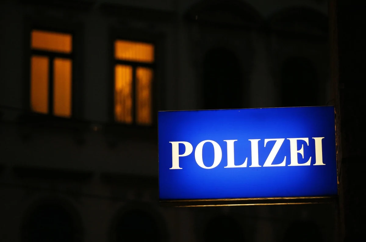 41-letni Afgańczyk, który w ośrodku dla uchodźców w Bawarii zabił nożem pięcioletniego chłopca, był skazanym przestępcą i nosił elektroniczne kajdanki - poinformowała prokuratura. Ciężko ranna matka zeznała, że napastnikowi przeszkadzało hałasowanie dzieci.