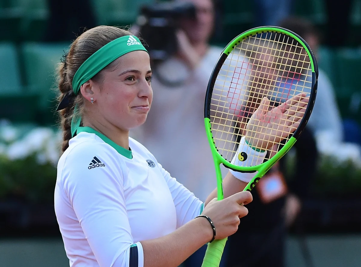 Szwajcarska tenisistka Timea Bacsinszky i Łotyszka Jelena Ostapenko zgodnie przyznały, że są bardzo zmęczone po przerywanych dwukrotnie z powodu deszczu meczach ćwierćfinałowych wielkoszlemowego French Open, ale i bardzo szczęśliwe z powodu awansu.