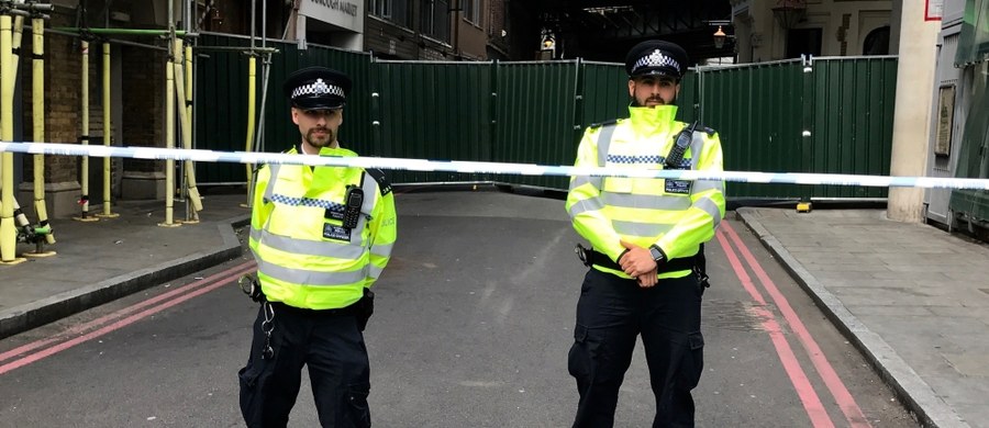 ​Brytyjska policja aresztowała w środę wieczorem kolejne trzy osoby w ramach śledztwa ws. sobotniego ataku terrorystycznego w Londynie, w którym śmierć poniosło osiem osób, a 50 zostało rannych. Zatrzymania miały miejsce w Ilford, we wschodniej części Londynu.