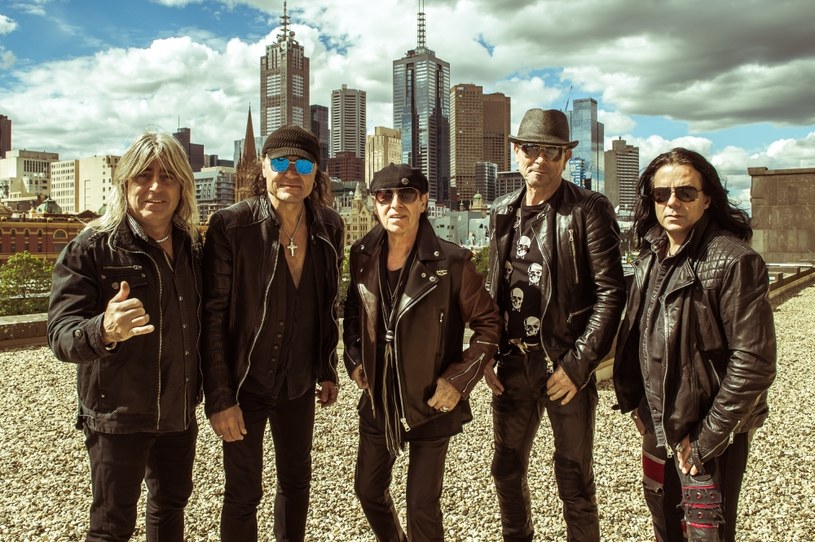 Muzycy Scorpions osobiście odsłonią gwiazdę zespołu w znajdującej się tuż pod Wawelem krakowskiej Alei Gwiazd, podczas ceremonii, która odbędzie się w piątek, 23 czerwca, o godz. 16:00. Dzień później legendarna grupa zagra na Tauron Life Festival Oświęcim.