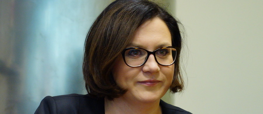 Małgorzata Sadurska ma szansę sprawdzić się w biznesie. "Jest kandydatką do zarządu PZU" - potwierdził w sejmowych kuluarach minister w kancelarii premiera Henryk Kowalczyk. Jak ogłosił gość Porannej rozmowy w RMF FM prezydencki rzecznik Krzysztof Łapiński, Sadurska złożyła już rezygnację ze stanowiska szefowej kancelarii Andrzeja Dudy. "Z dniem 12 czerwca, czyli od poniedziałku, pani minister przestaje pełnić swoją funkcję" – powiedział. Jako członkini zarządu może liczyć na 90 tysięcy miesięcznie.