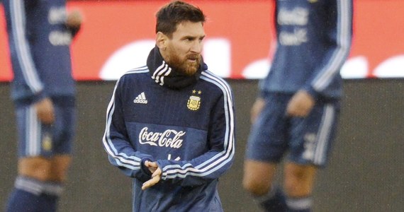 Argentyński piłkarz Lionel Messi porozumiał się już z kierownictwem Barcelony i przedłuży kontrakt co najmniej do 2021 roku - poinformowały hiszpańskie media. Decyzja ma być jednak oficjalnie ogłoszona w przyszłym miesiącu.