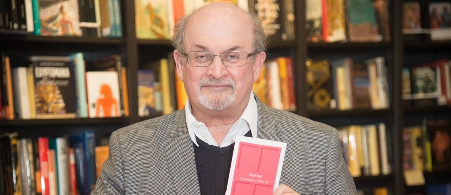Zachód powinien skończyć z głupim zaślepieniem wobec dżihadyzmu, które polega na twierdzeniu, że nie ma on nic wspólnego z islamem - mówi brytyjski pisarz Salman Rushdie w wywiadzie dla francuskiego tygodnika "L'Obs".