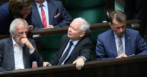 Sejm opowiedział się przeciwko pociągnięciu do odpowiedzialności konstytucyjnej przed Trybunałem Stanu byłego premiera Jarosława Kaczyńskiego. Marszałek Sejmu Marek Kuchciński stwierdził umorzenie postępowania.