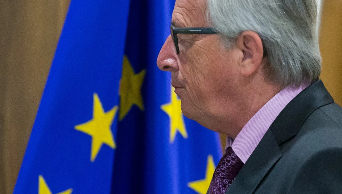 Szantaż szefa KE w sprawie uchodźców. Jean-Claude Juncker uzależnia wypłaty unijnych funduszy od przyjmowania uchodźców w ramach przymusowej relokacji z Włoch i Grecji. 