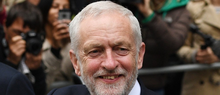 Opozycyjna Partia Pracy poinformowała, że podejmie próbę utworzenia rządu mniejszościowego po tym, jak w czwartkowych wyborach parlamentarnych w Wielkiej Brytanii rządząca dotychczas Partia Konserwatywna utraciła bezwzględną większość.