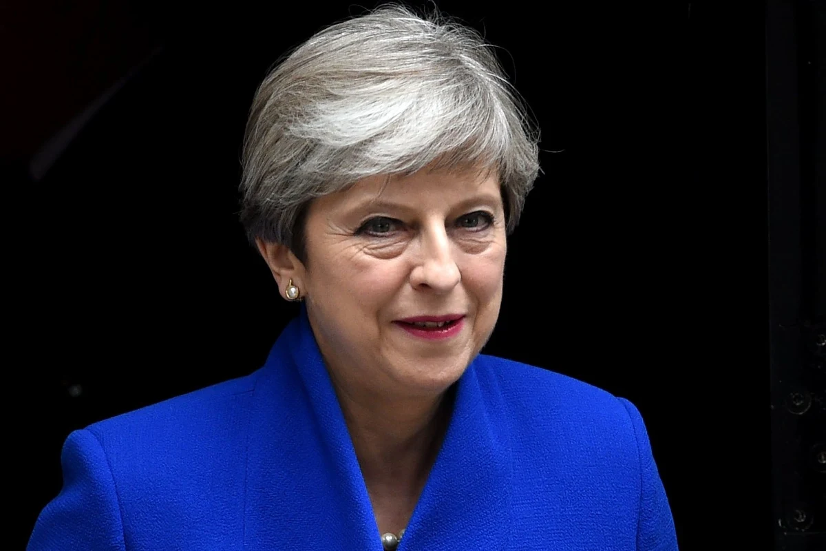 Theresa May otrzymała od królowej Elżbiety II misję stworzenia nowego rządu. Brytyjska premier zapowiedziała, że przystąpi do stworzenia nowego rządu Partii Konserwatywnej przy wsparciu Partii Demokratycznych Unionistów (DUP). Z komunikatu Downing Street wynika, że obsada kluczowych resortów pozostała bez zmian. 